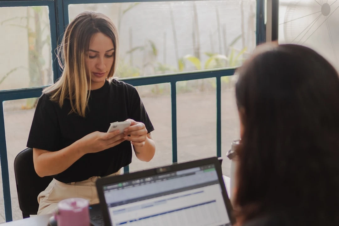 Cấu hình guest post WhatsApp group với các thiết lập admin và thông báo