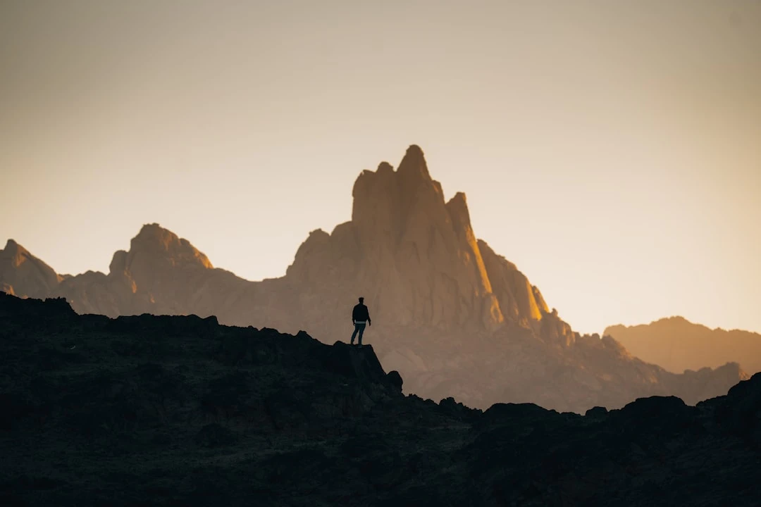 Hướng dẫn tracking và đo lường KPI từ Quora guest post: views, upvotes, comments, traffic attribution và conversion rate