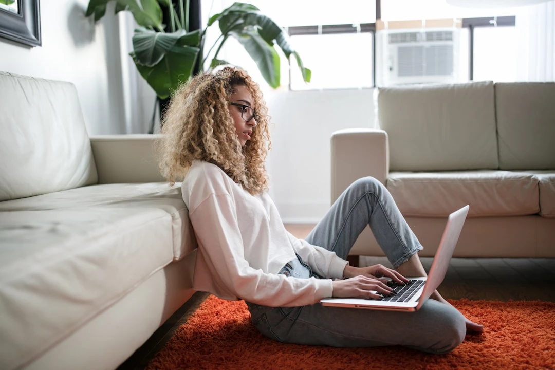 Nha sĩ giải thích kế hoạch điều trị cho bệnh nhân—nội dung case study guest post