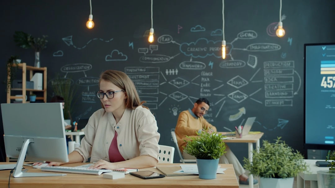 Phương pháp xác định search intent chính xác với SEMrush Ahrefs Moz