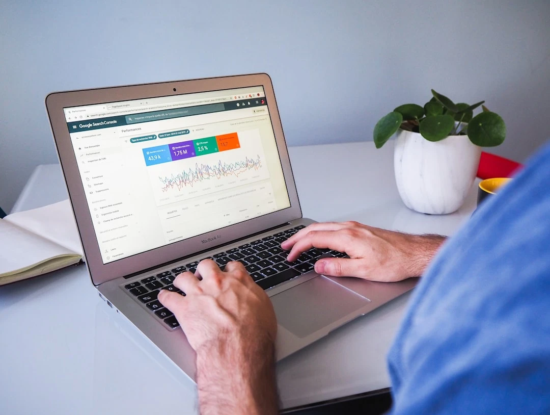 Spreadsheet quản lý danh sách guest posts sites, metrics, và contact information